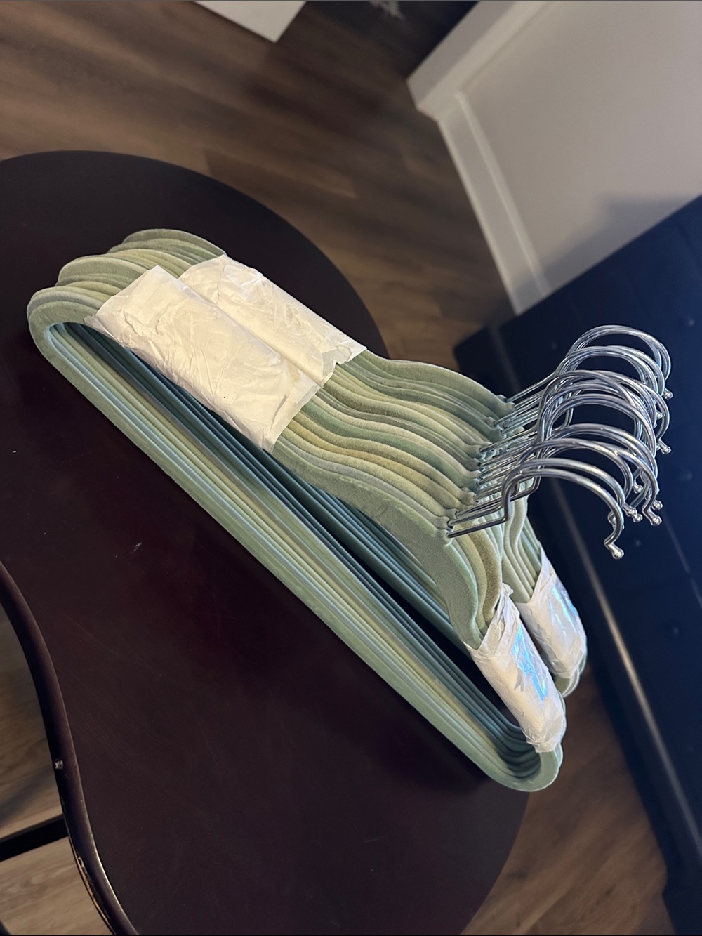Premium Non-Slip Velvet Closet Hangers in Sage Green (Set) 20